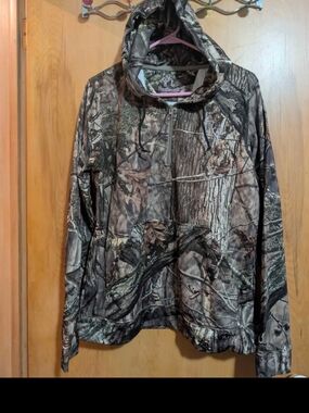Realtree Camo Hooded Pullover Sweatshirt in Brown and Black